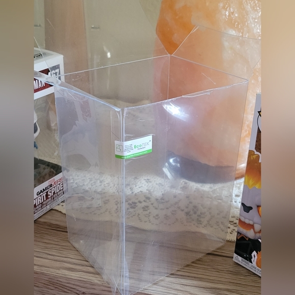 Ghost Panther # 860 Funko + Plastic Protector Box - Picture 2 of 6